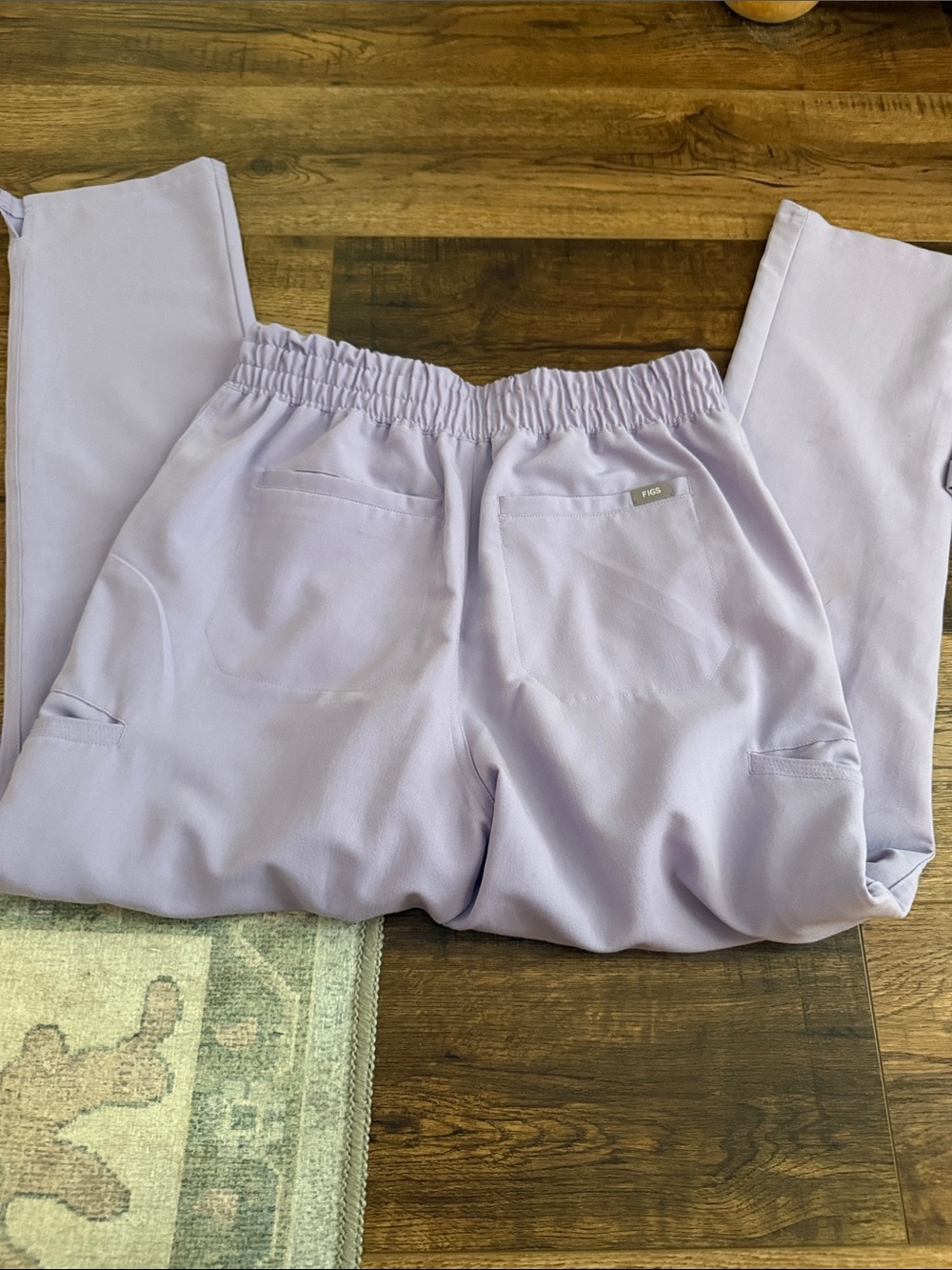 Figs Lavender Women's Scrub Top & pants Set medium - Picture 11 of 12